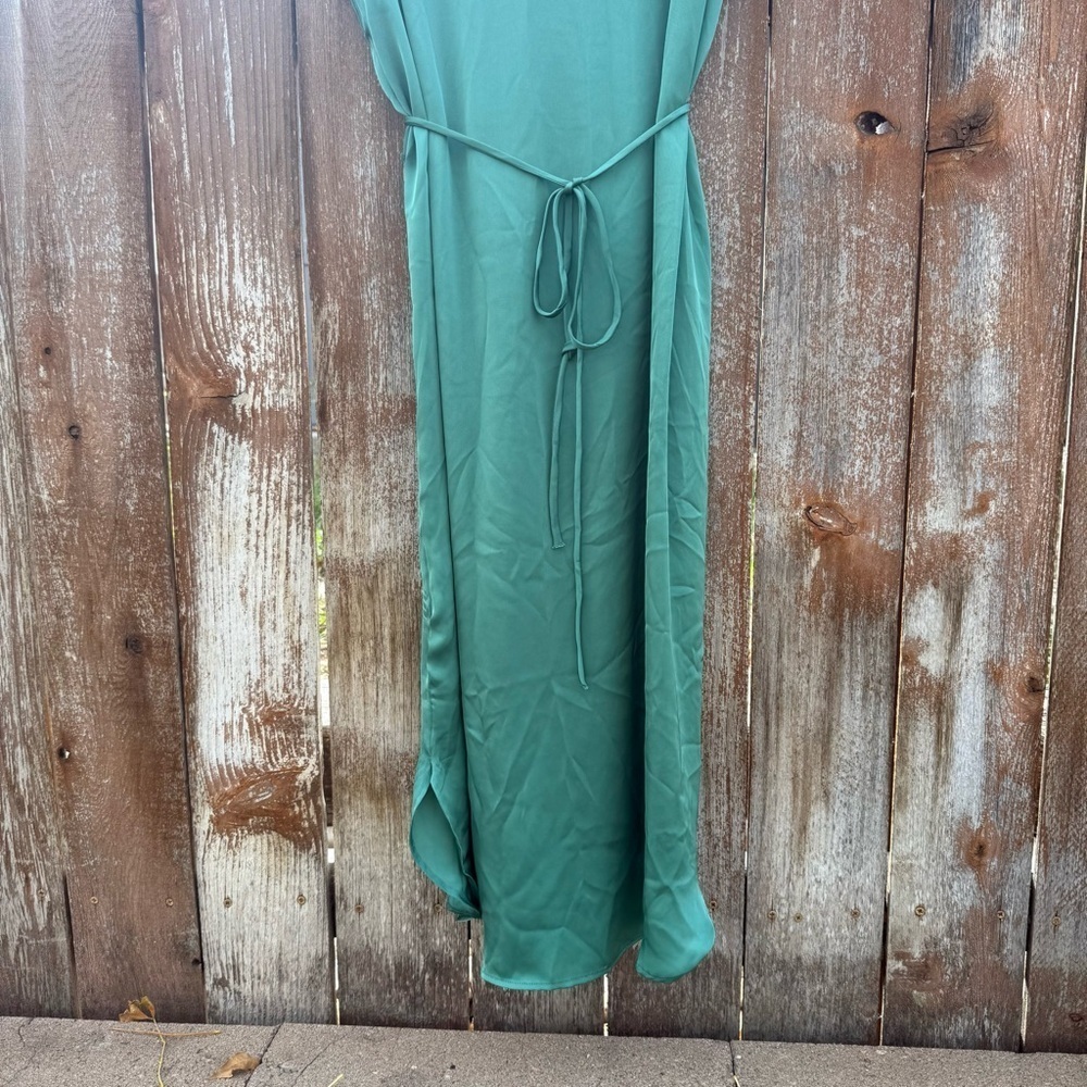 H&M Women’s Chic Green Satin Sleeveless Shirt Maxi Dress Size Medium - Picture 10 of 13